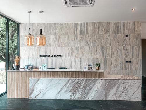 double j hotel
