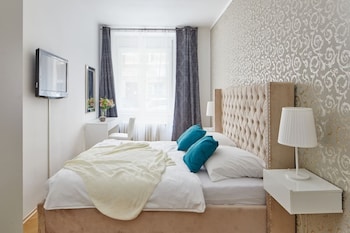 helen homestay flora