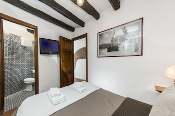 diana in roma with 1 bedrooms and 1 bathrooms