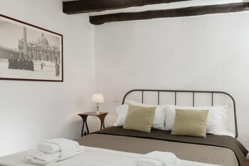 diana in roma with 1 bedrooms and 1 bathrooms