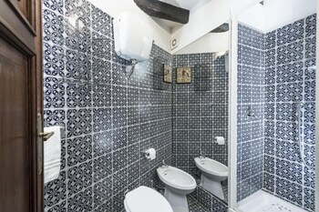 diana in roma with 1 bedrooms and 1 bathrooms