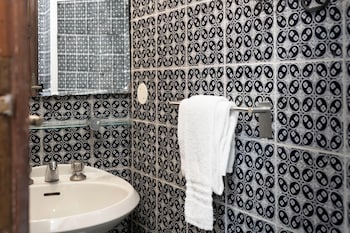 diana in roma with 1 bedrooms and 1 bathrooms