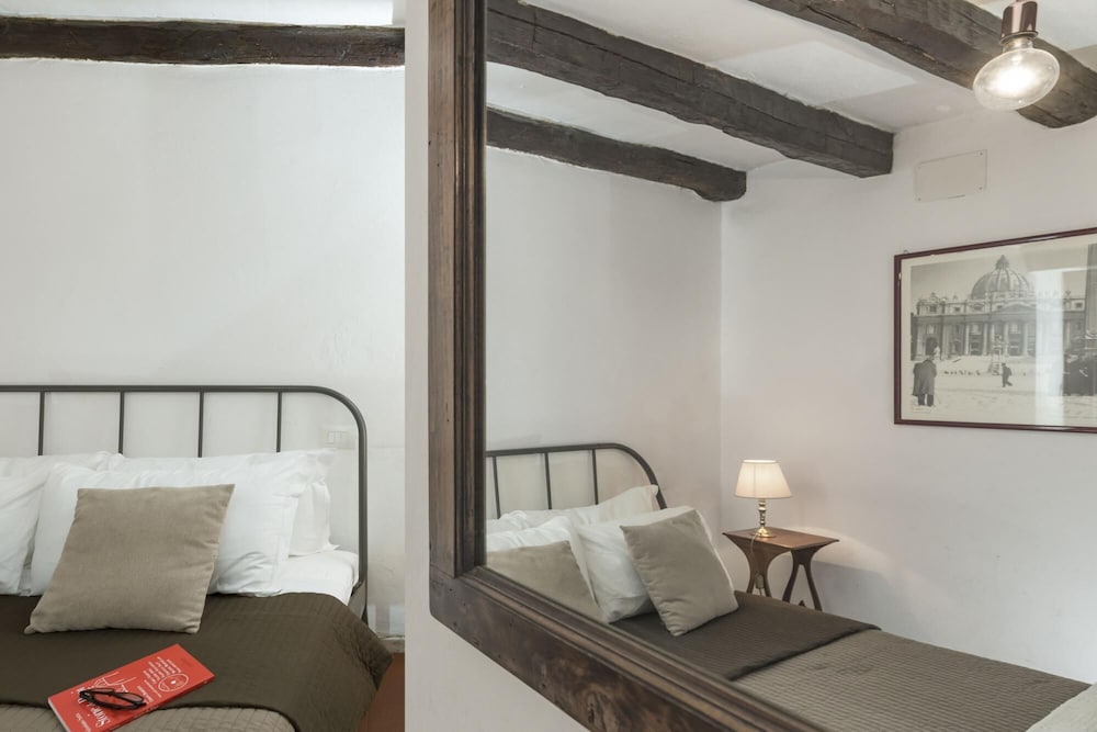 diana in roma with 1 bedrooms and 1 bathrooms