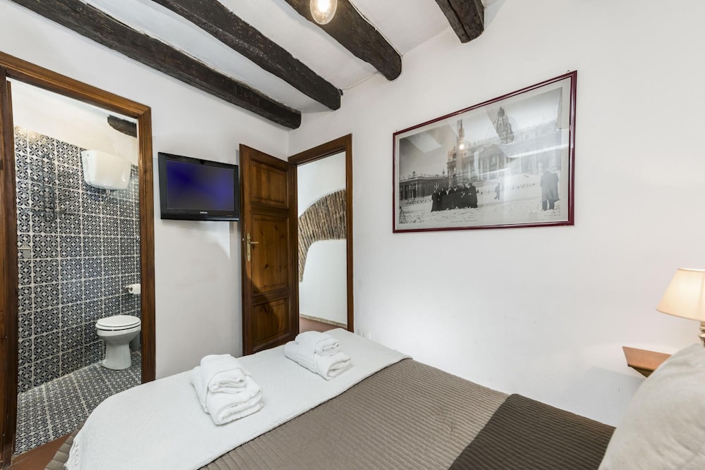 diana in roma with 1 bedrooms and 1 bathrooms