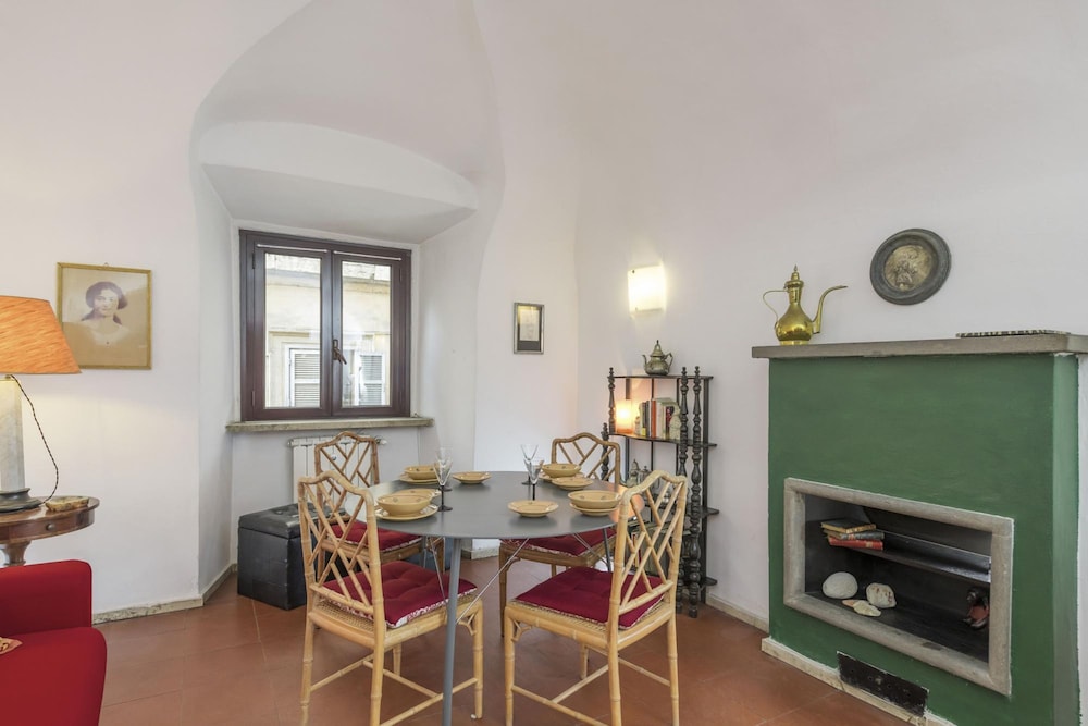 diana in roma with 1 bedrooms and 1 bathrooms
