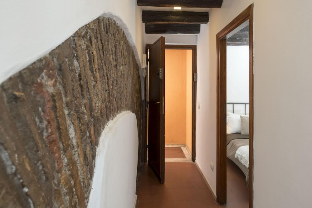 diana in roma with 1 bedrooms and 1 bathrooms