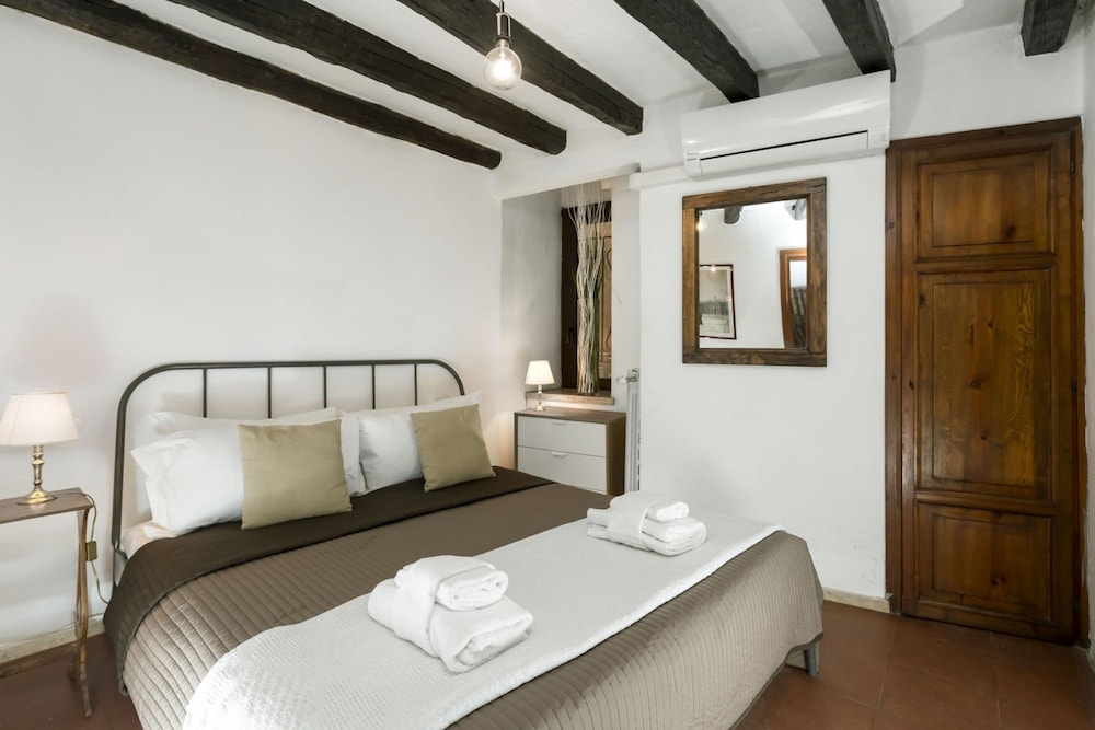 diana in roma with 1 bedrooms and 1 bathrooms