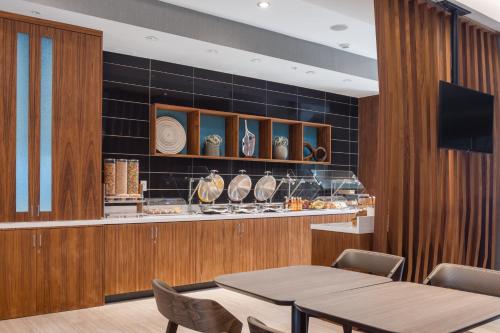 springhill suites tucson at the bridges