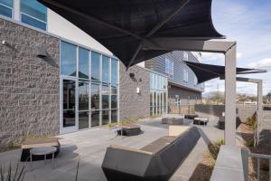 springhill suites tucson at the bridges