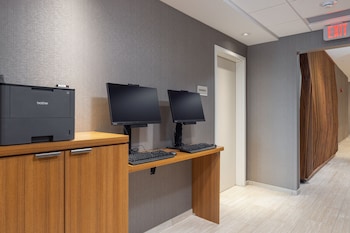 springhill suites tucson at the bridges