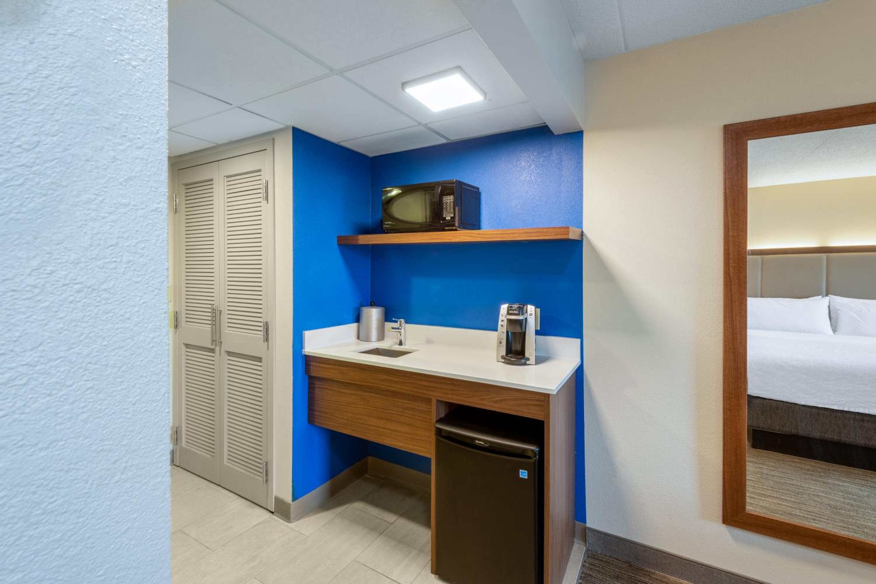holiday inn express state college at williamsburg square by ihg