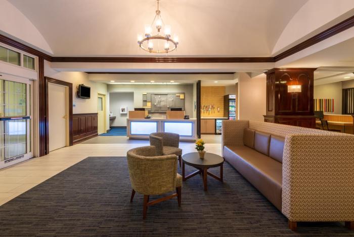 holiday inn express state college at williamsburg square by ihg