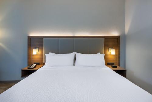 holiday inn express state college at williamsburg square by ihg