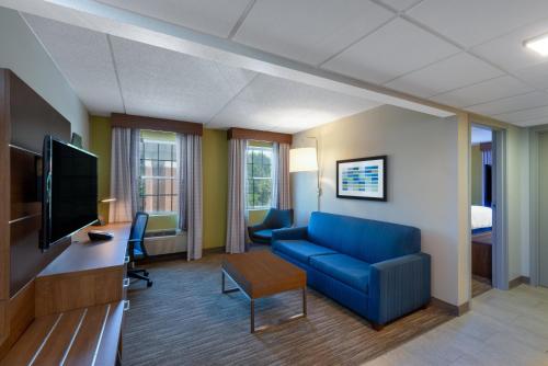 holiday inn express state college at williamsburg square by ihg