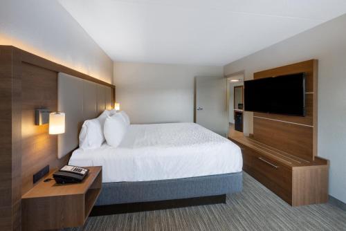 holiday inn express state college at williamsburg square by ihg