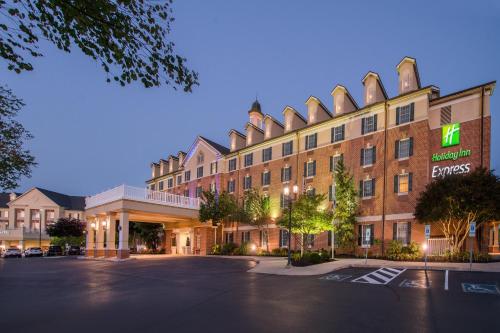 holiday inn express state college at williamsburg square by ihg