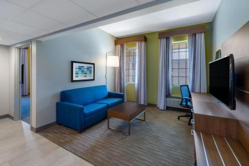 holiday inn express state college at williamsburg square by ihg