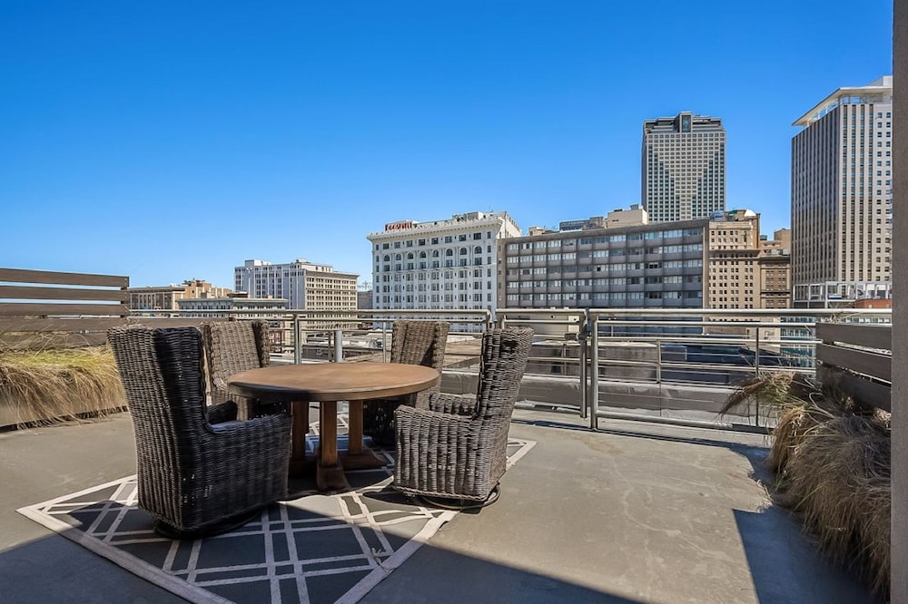magnificent condo near bourbon street