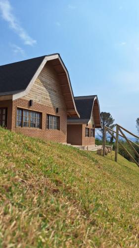 pousada groms village