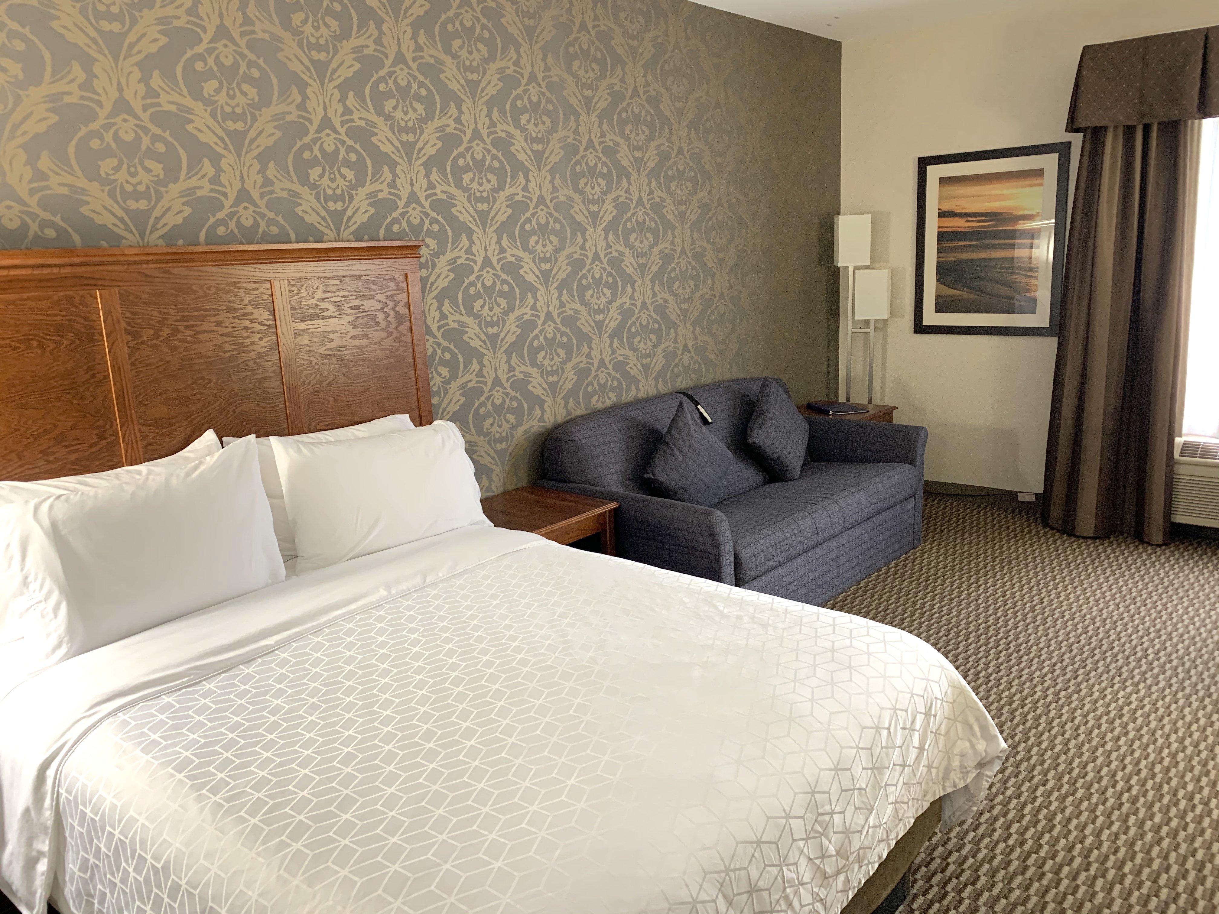 holiday inn express holland by ihg