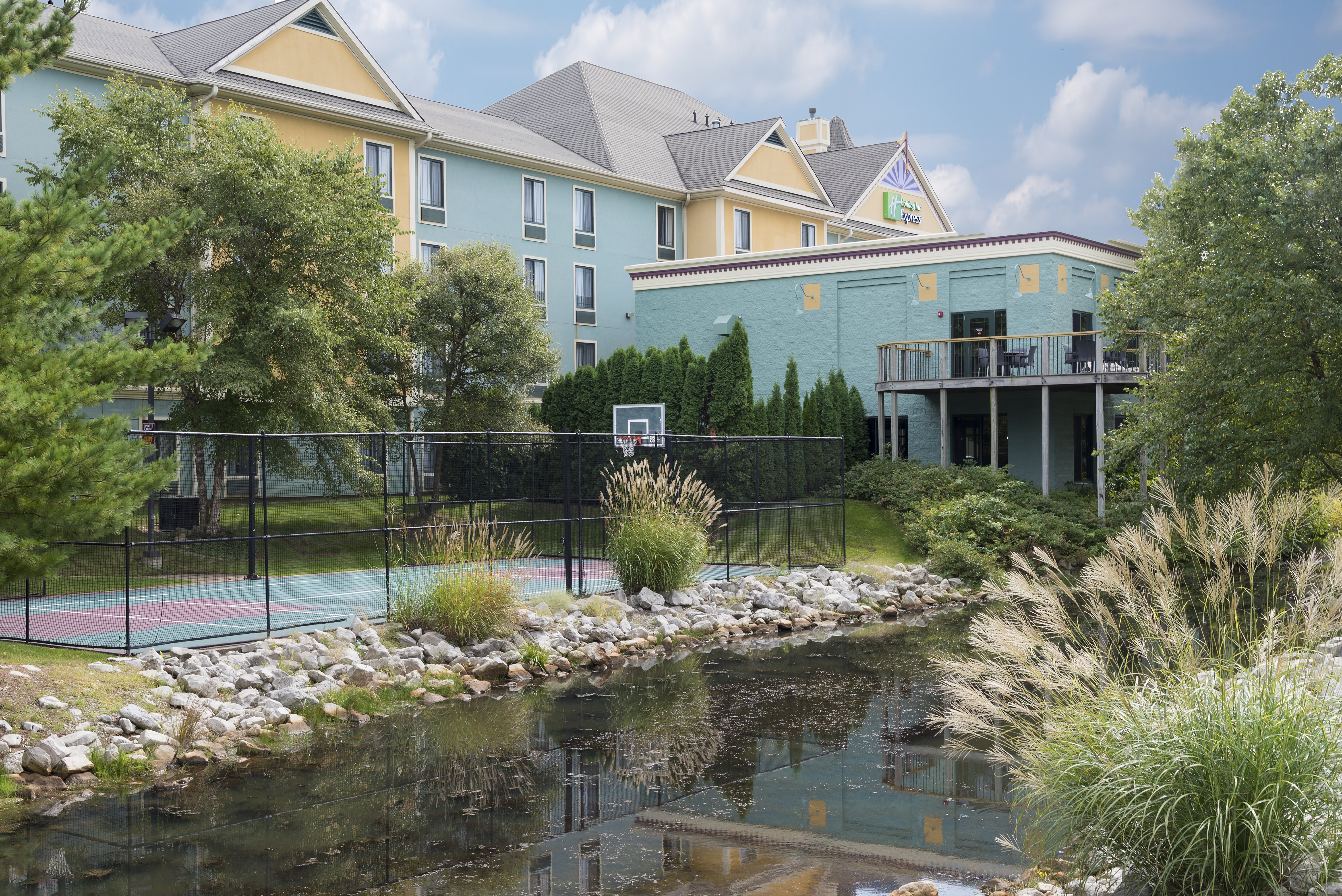 holiday inn express holland by ihg