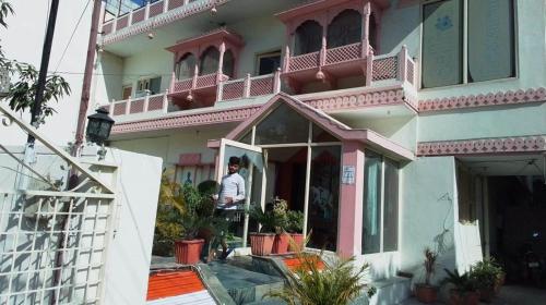 hotel singhasan house