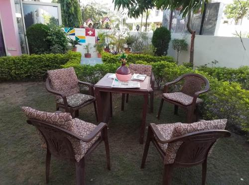 hotel singhasan house
