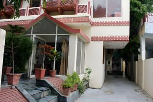 hotel singhasan house