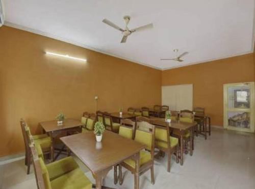 hotel singhasan house