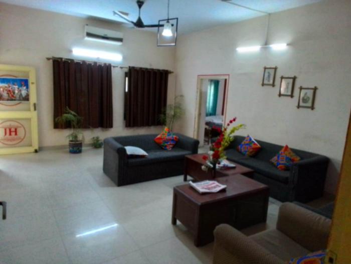 hotel singhasan house