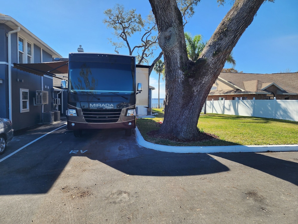 paradise on lake harris