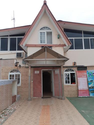 express inn panama international airport hostel