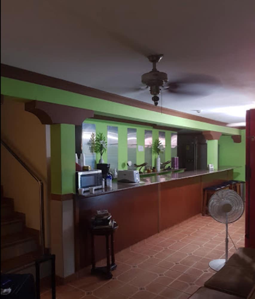 express inn panama international airport hostel
