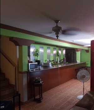 express inn panama international airport hostel