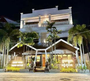 chhouy vathna angkor boutique