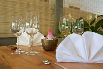 chhouy vathna angkor boutique