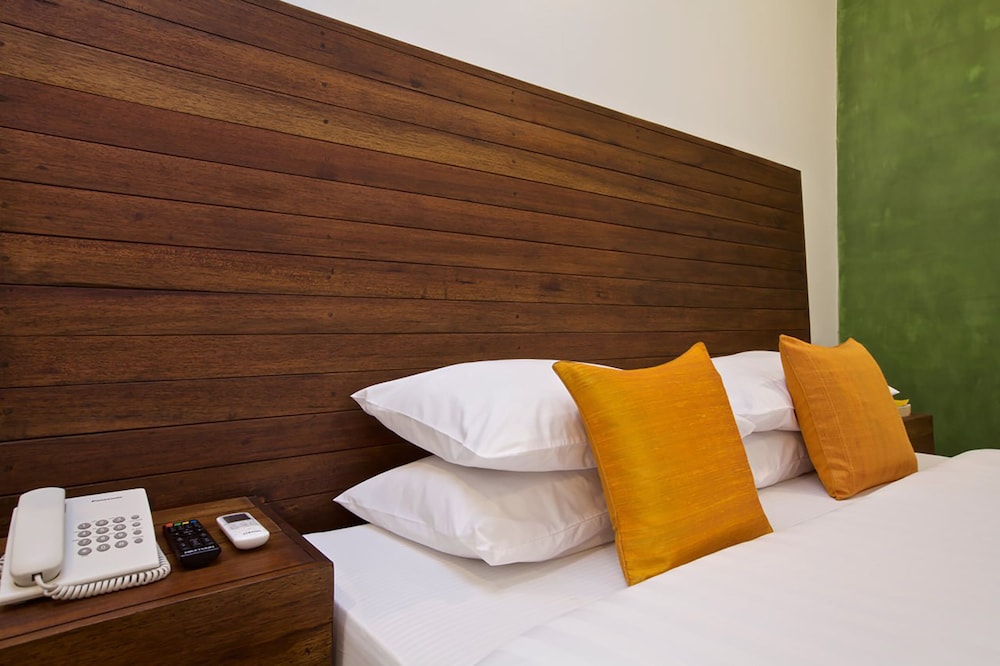 chhouy vathna angkor boutique