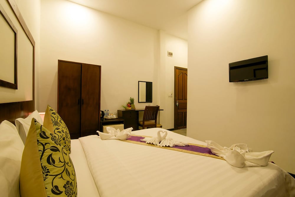 chhouy vathna angkor boutique
