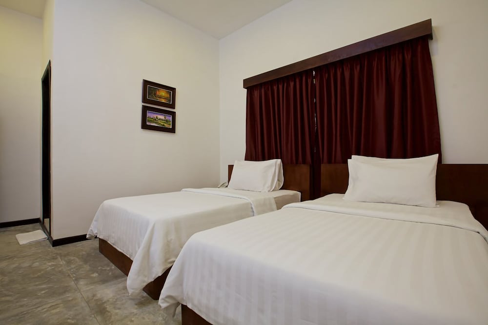 chhouy vathna angkor boutique