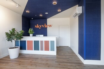 Skyview Hotel,876 W Sr 24,2 star
