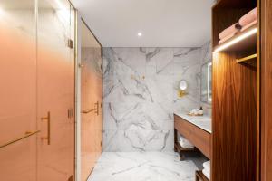 the honeyrose hotel montreal a tribute portfolio hotel