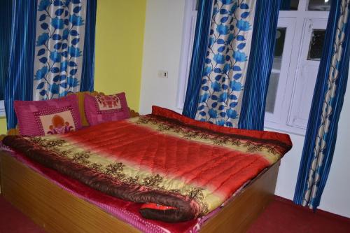 Hotel Chachoo Palace,India>>Srinagar,2 star