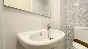 simply studio room at tokyo riverside pik 2 apartment