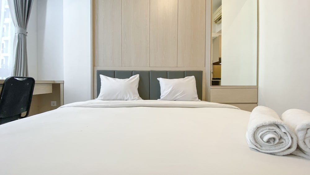 simply studio room at tokyo riverside pik 2 apartment