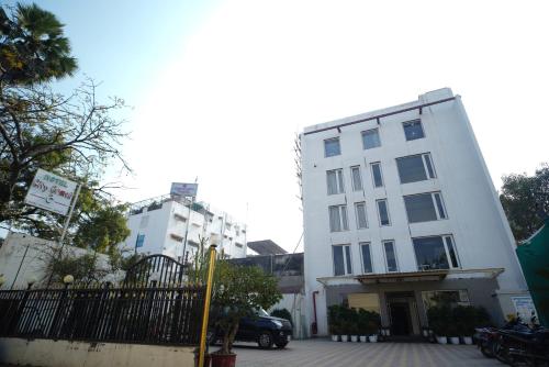 hotel city grand
