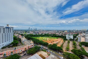 nice studio at 18th floor atria residences gading serpong apartment