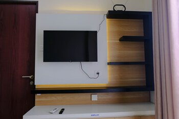 cozy and homey 2br tamansari panoramic apartment