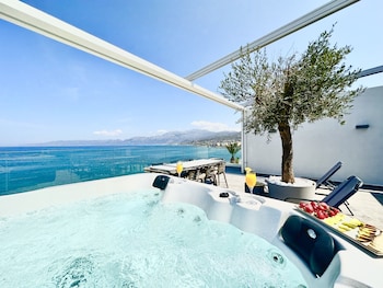 skipper beachfront suites