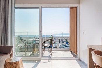 skipper beachfront suites