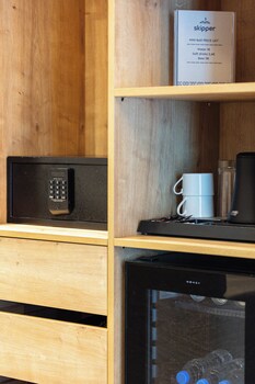 skipper beachfront suites